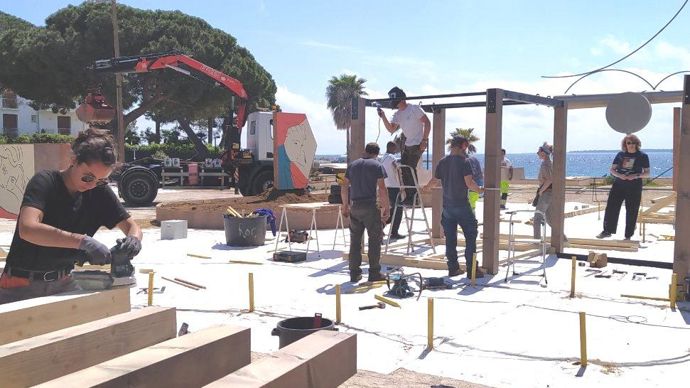 Jardin « Meeting the senses ». Sur la photo : Fédé, Gwenaël Martin, Laura Boursel, Heidi Hannus. ©Joana Puigdomènech